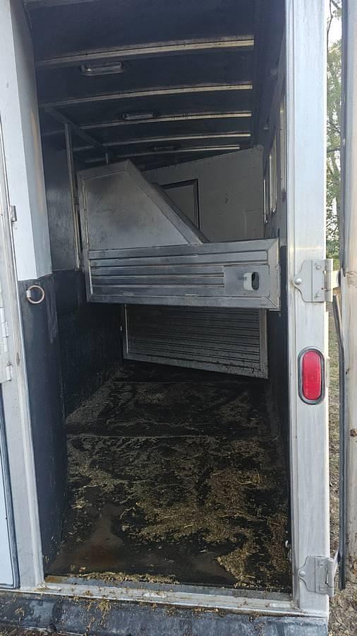 Used 2002 FeatherLite 8547 7x 21 ft