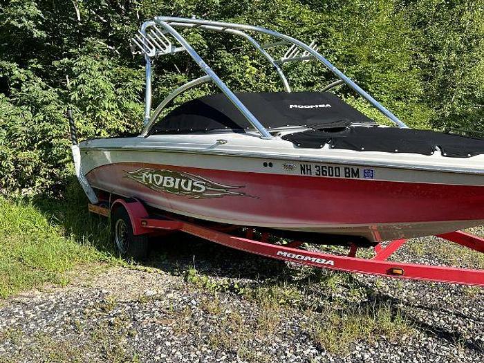Used 2007 Moomba Mobius Ski / Wakeboarding Boat