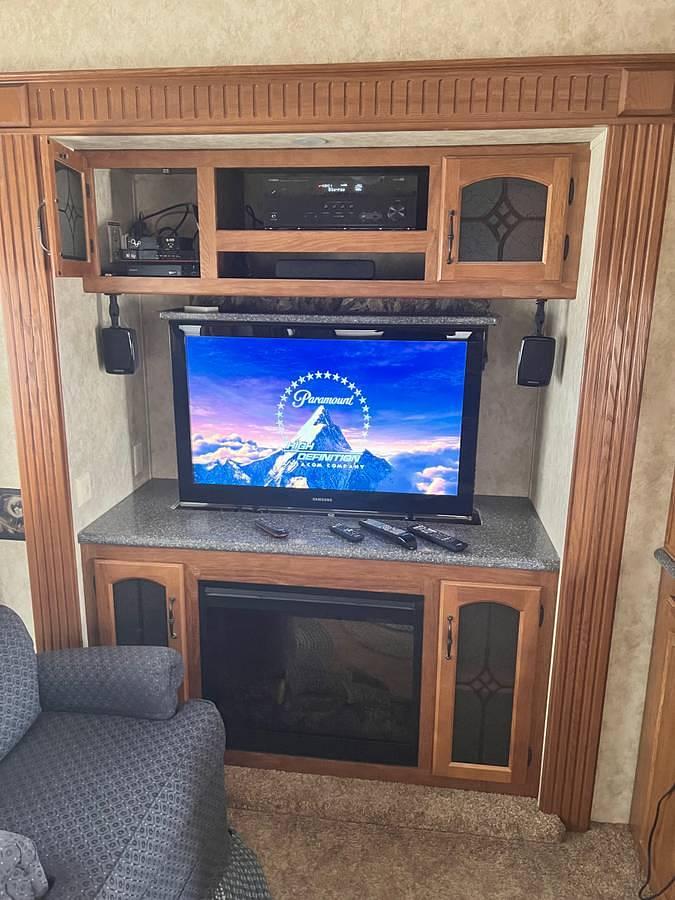 Used 2015 Keystone Montana Fifth Wheel