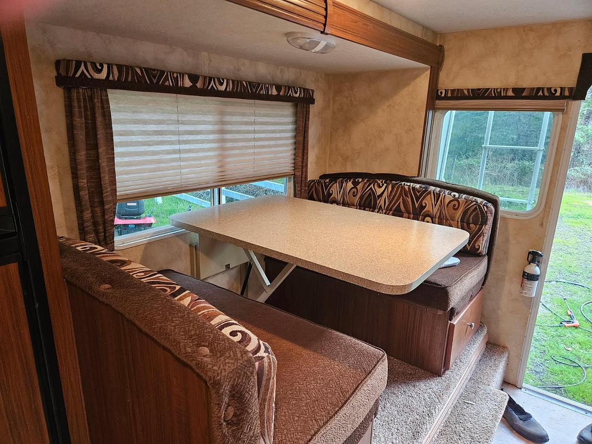 Used 2012 Arctic Fox 990 Camper