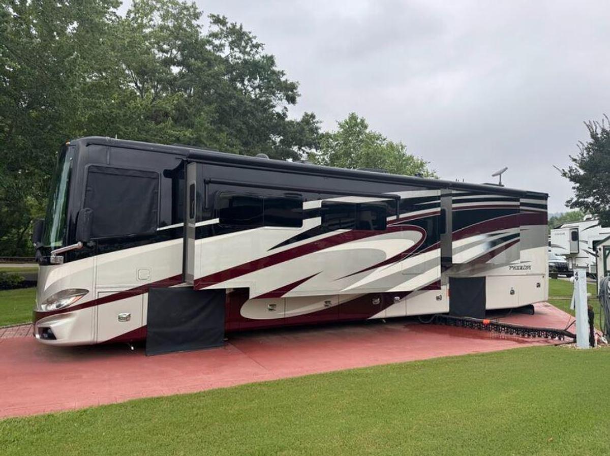 Used 2018 Tiffin Phaeton 40QBH Class A Motorhome