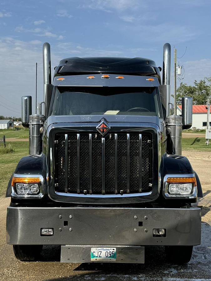 Used 2022 International HX520