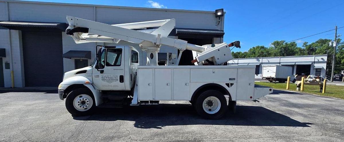 Used 2005 ALTEC TA45M-T50 MOUNTED ON 2005 INTERNATIONAL DURASTAR 4300