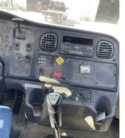 Used 2006 Freightliner Business Class M2 112