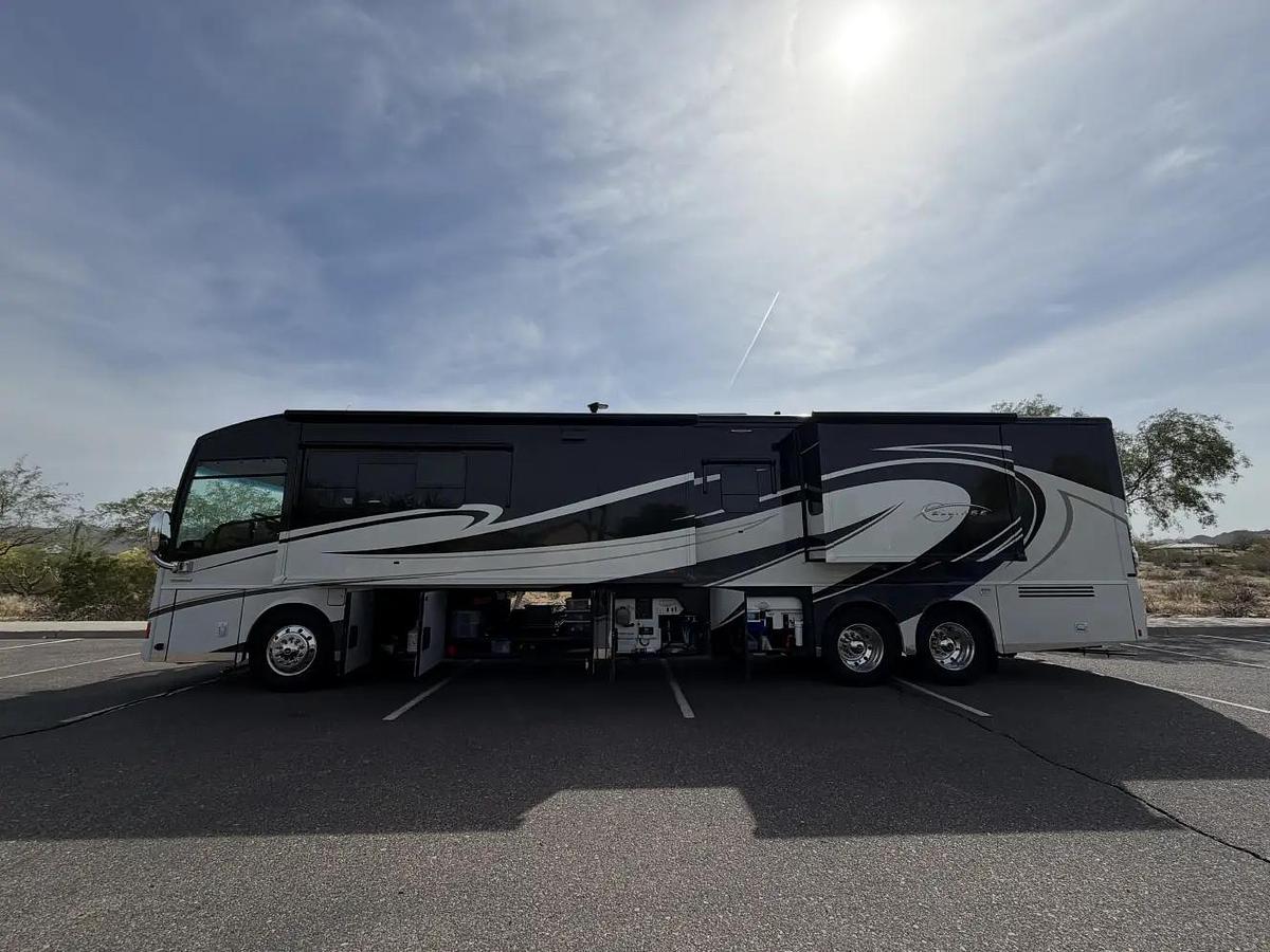 Used 2015 Winnebago Itasca Ellipse 42HD