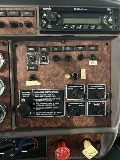 Used 2005 KENWORTH W900L