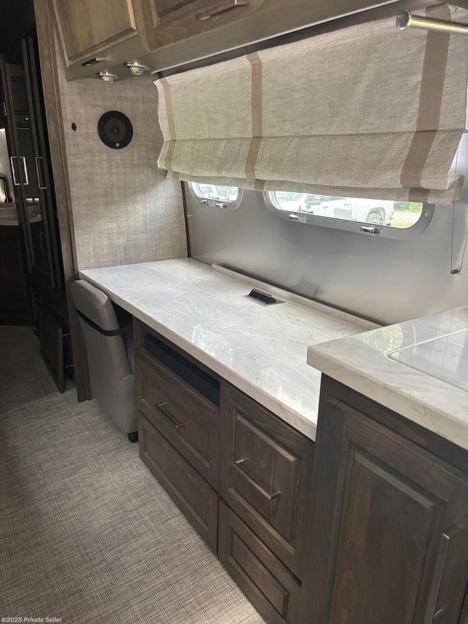 Used 2023 Airstream Classic 33