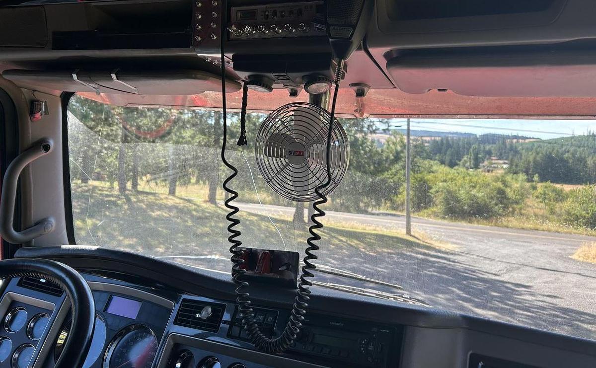 Used 2014 KENWORTH T660 Conventional Sleepe Semi