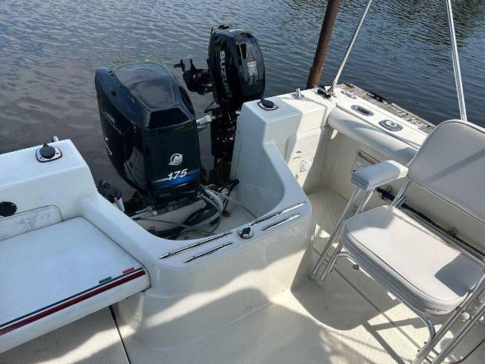 Used 2005 Trophy 2002 Walkaround