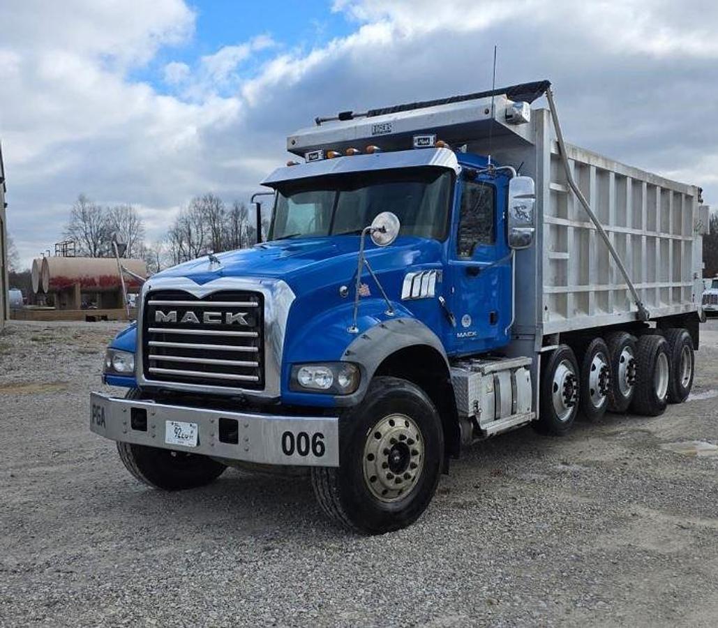 Used 2017 Mack Granite GU713