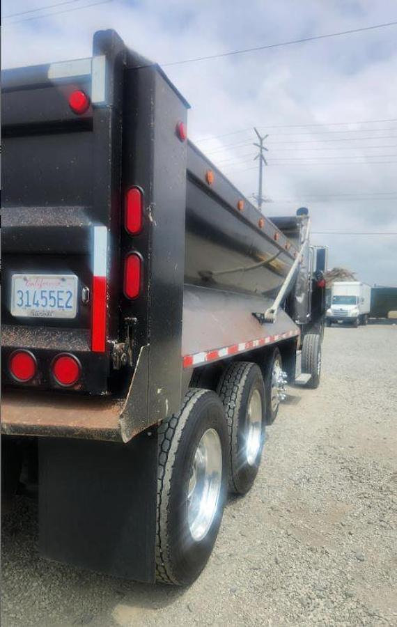 Used 2010 PETERBILT 388 Dump Truck