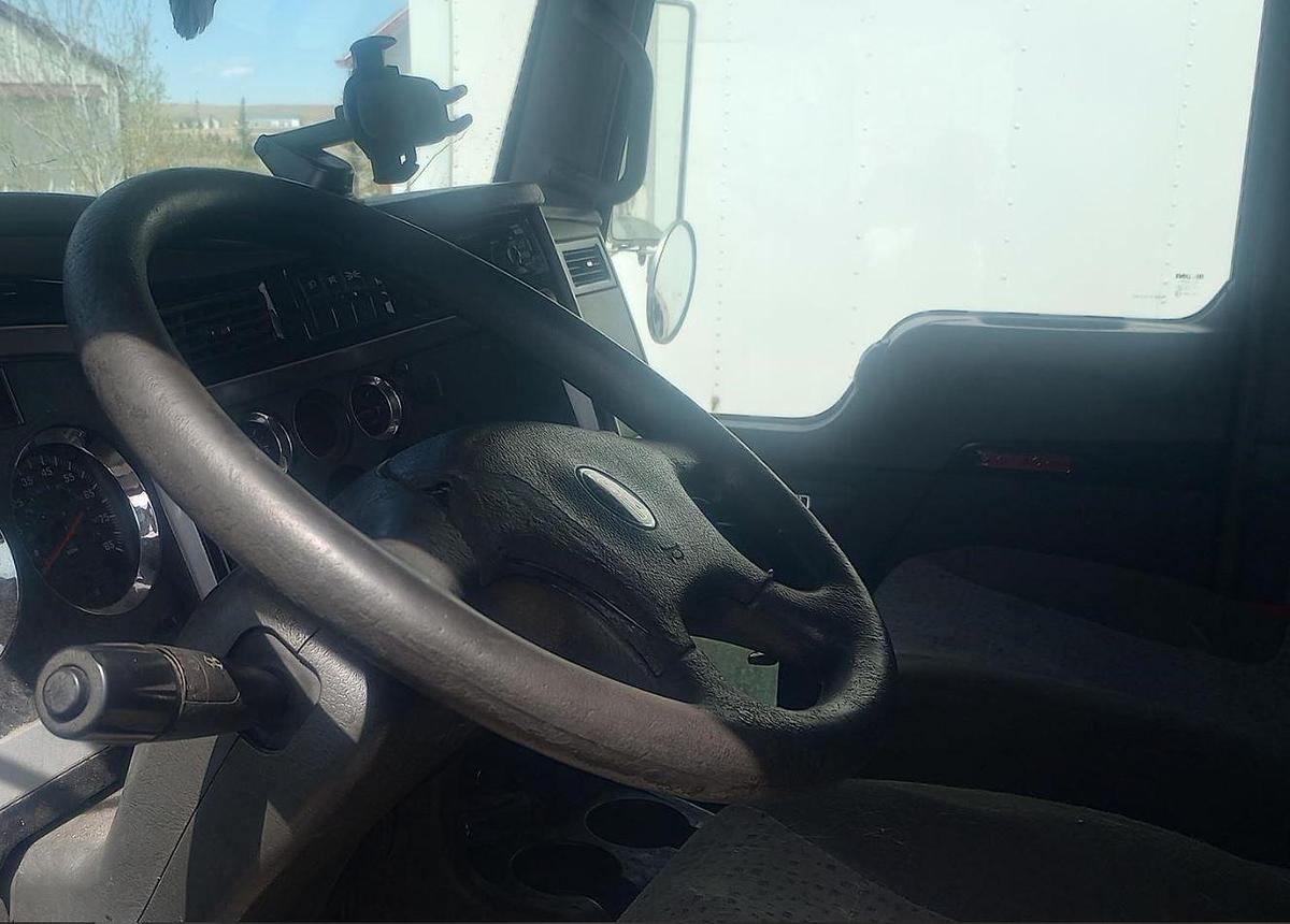 Used 2012 Kenworth T440 Box Truck