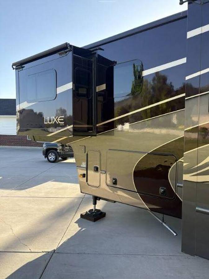Used 2023 Luxe Elite 44FL Fifth Wheel