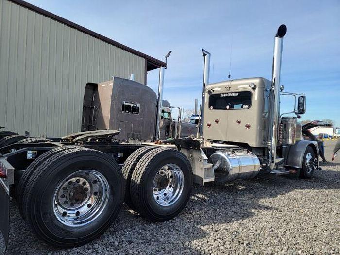 Used 2014 Peterbilt 389
