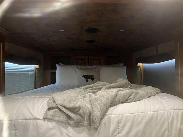 Used 2014 Elite 3 Horse Slant Load