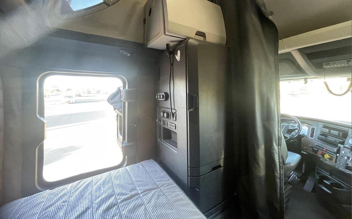 Used 2019 FREIGHTLINER CASCADIA 126