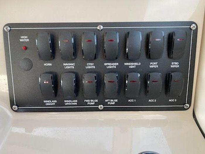 Used 2020 Boston Whaler 315 Conquest Pilot House