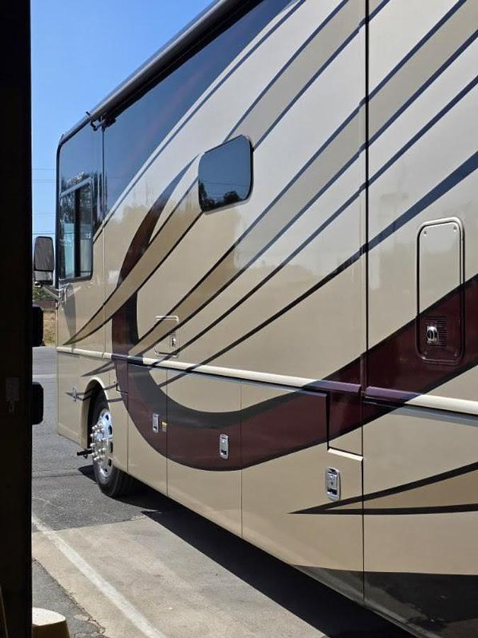 Used 2015 Fleetwood Discovery 40G Class A Motorhome