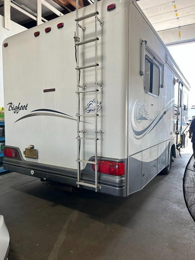 Used 2004 Bigfoot 30MH29SL Class C Motorhome