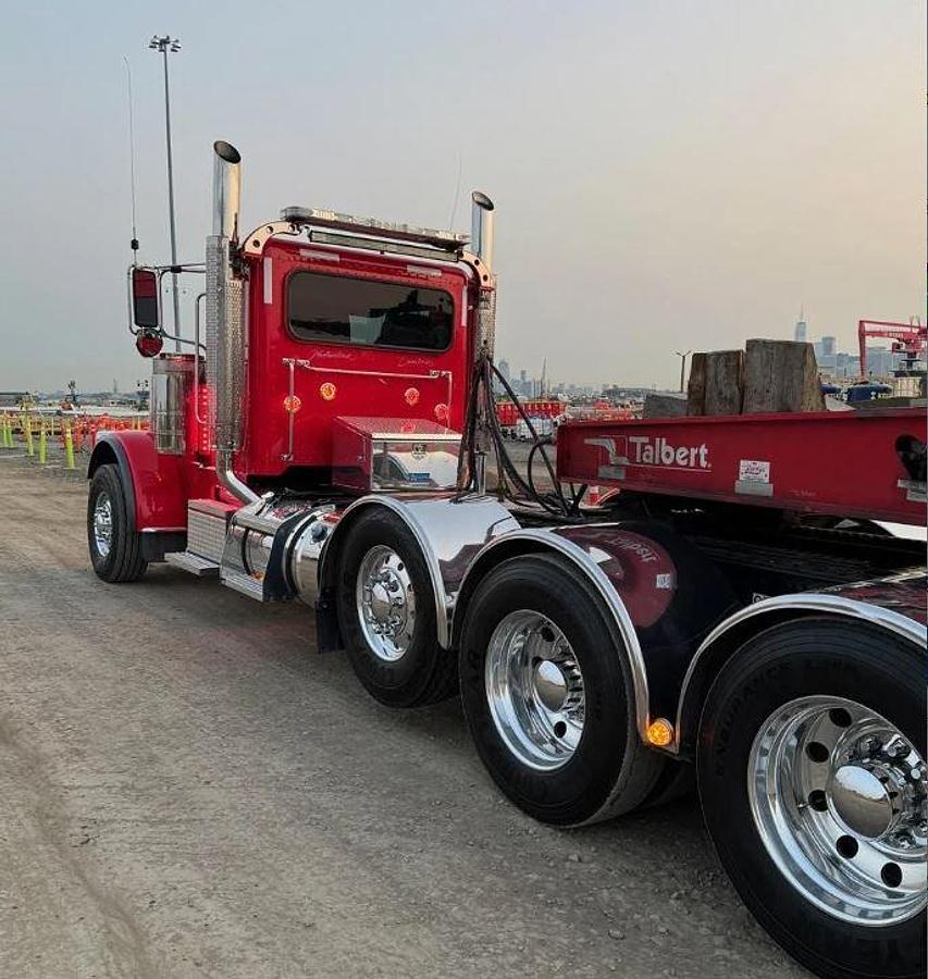 Used 2023 Peterbilt 389 Day Cab Semi Truck