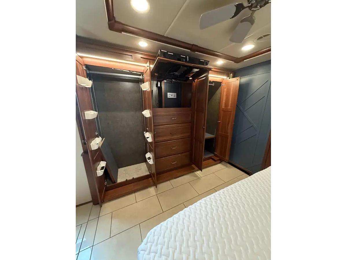 Used 2015 Winnebago Itasca Ellipse 42HD