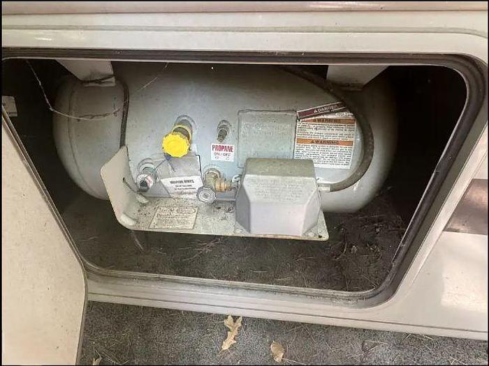 Used 2015 Thor Motor Coach Hurricane 27K