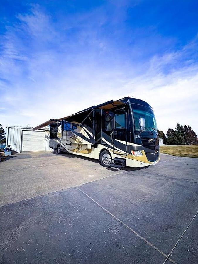 Used 2010 Fleetwood Discovery 40X