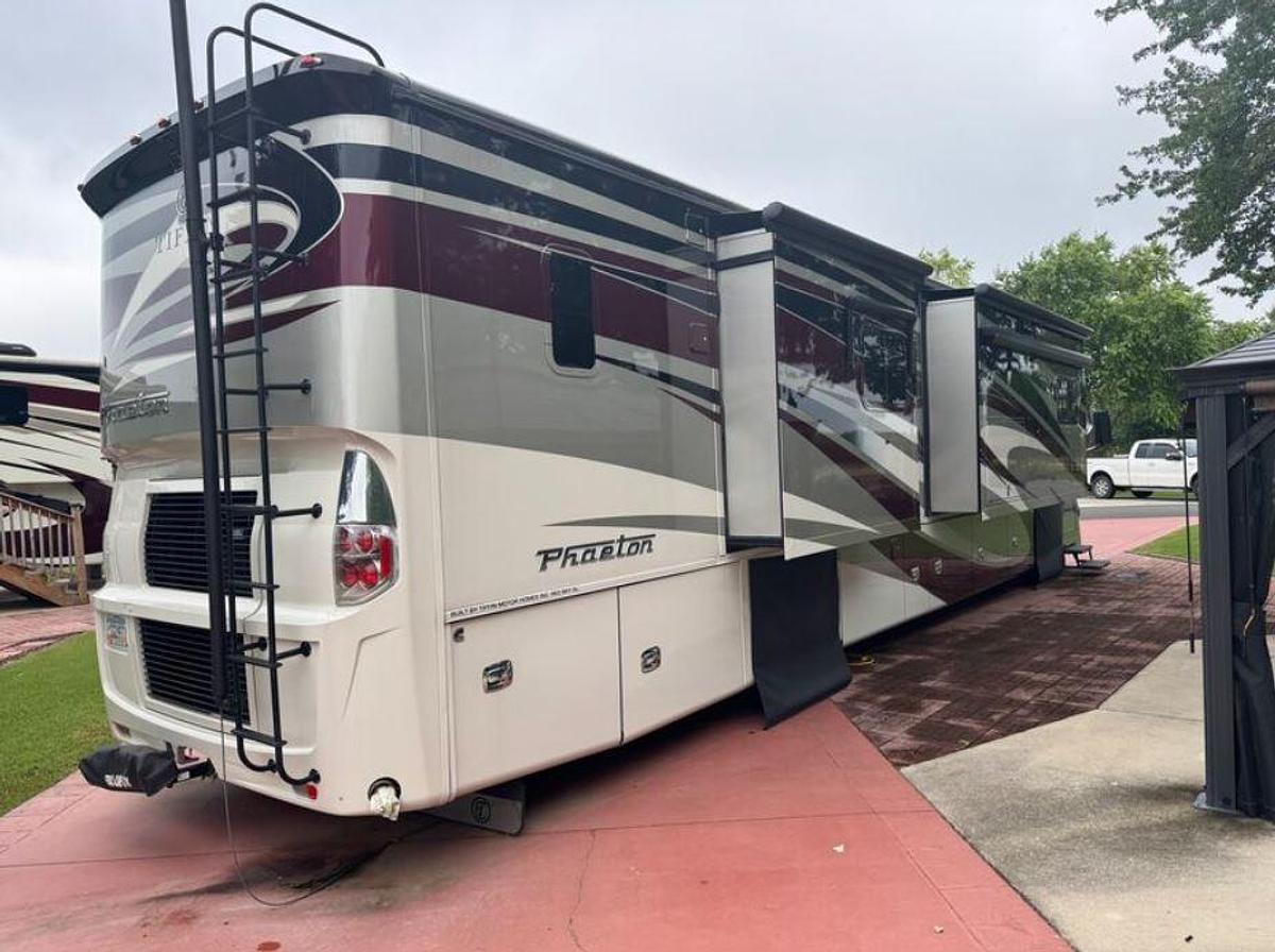 Used 2018 Tiffin Phaeton 40QBH Class A Motorhome