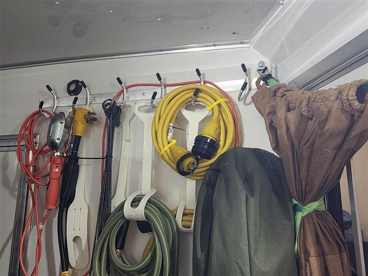 Used 2019 Lakota 7209 2 Horse Trailer with Living Quarters