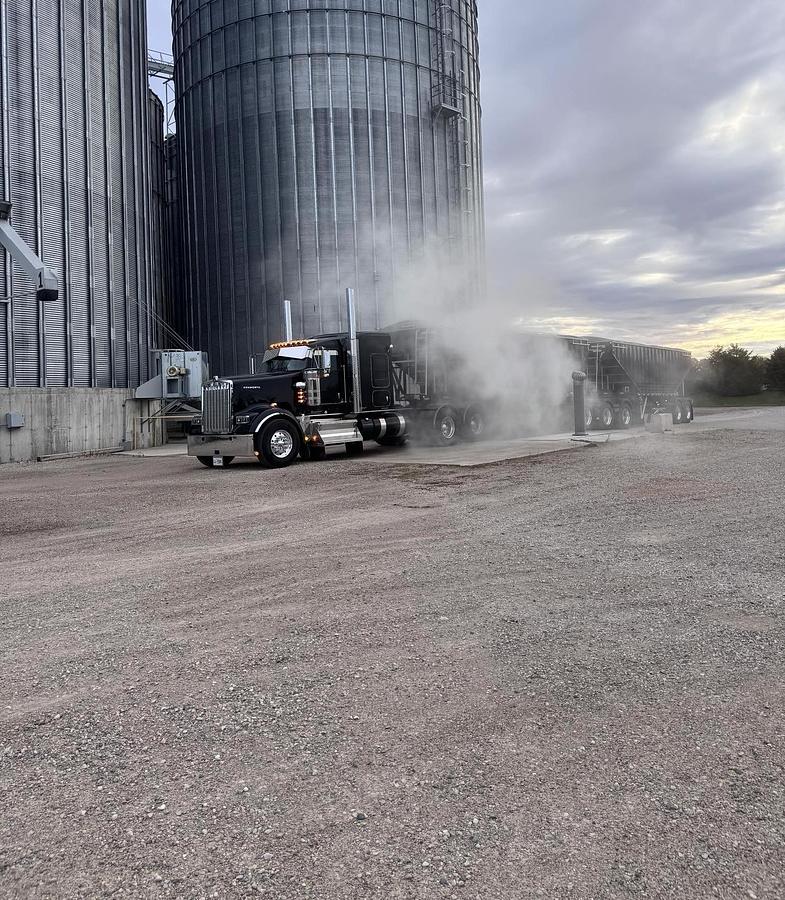 Used 2025 Kenworth W900 Sleeper Semi Truck 565 HP Cummins