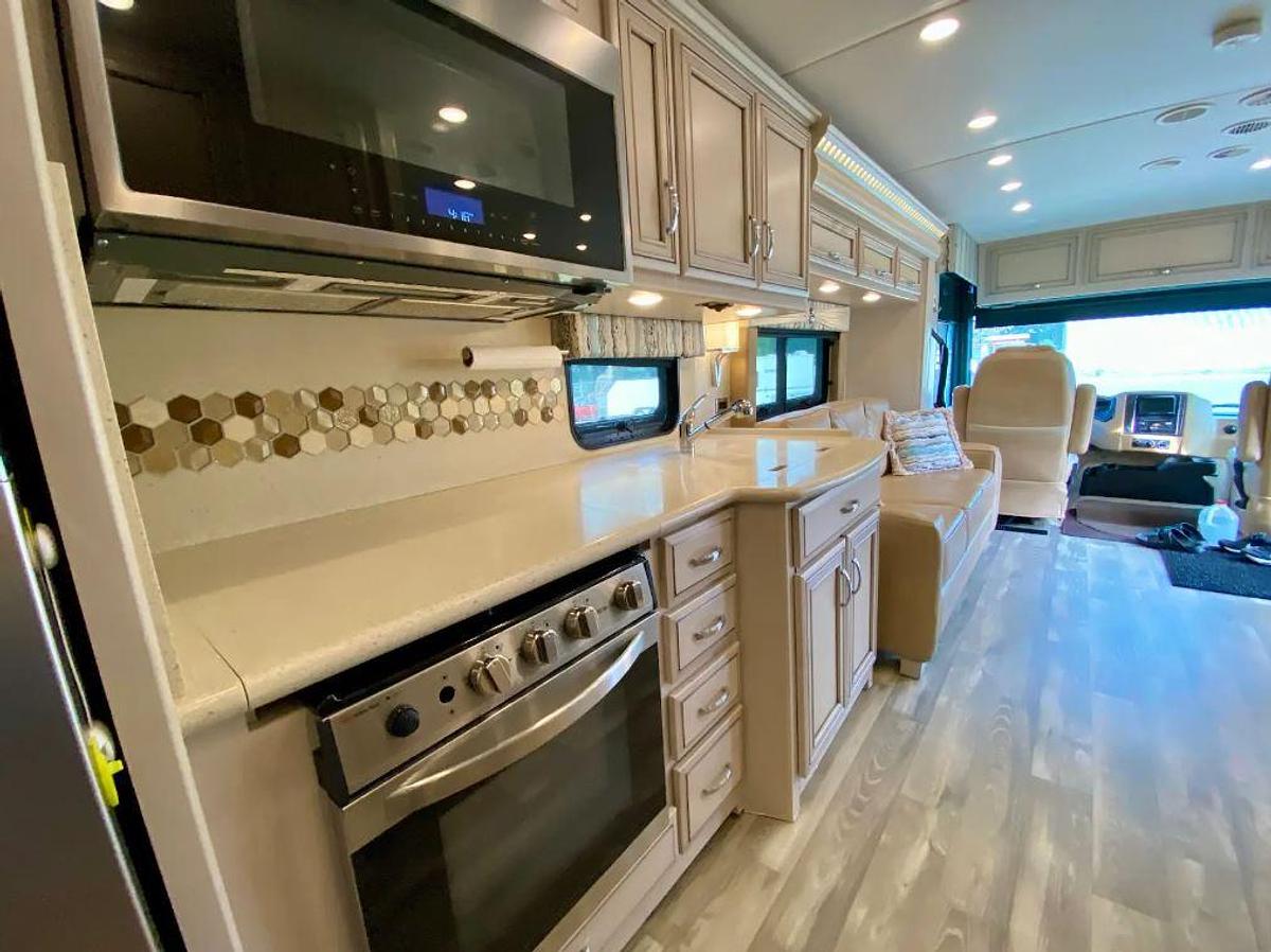 Used 2021 Newmar Bay Star 3226 Class A Motorhome