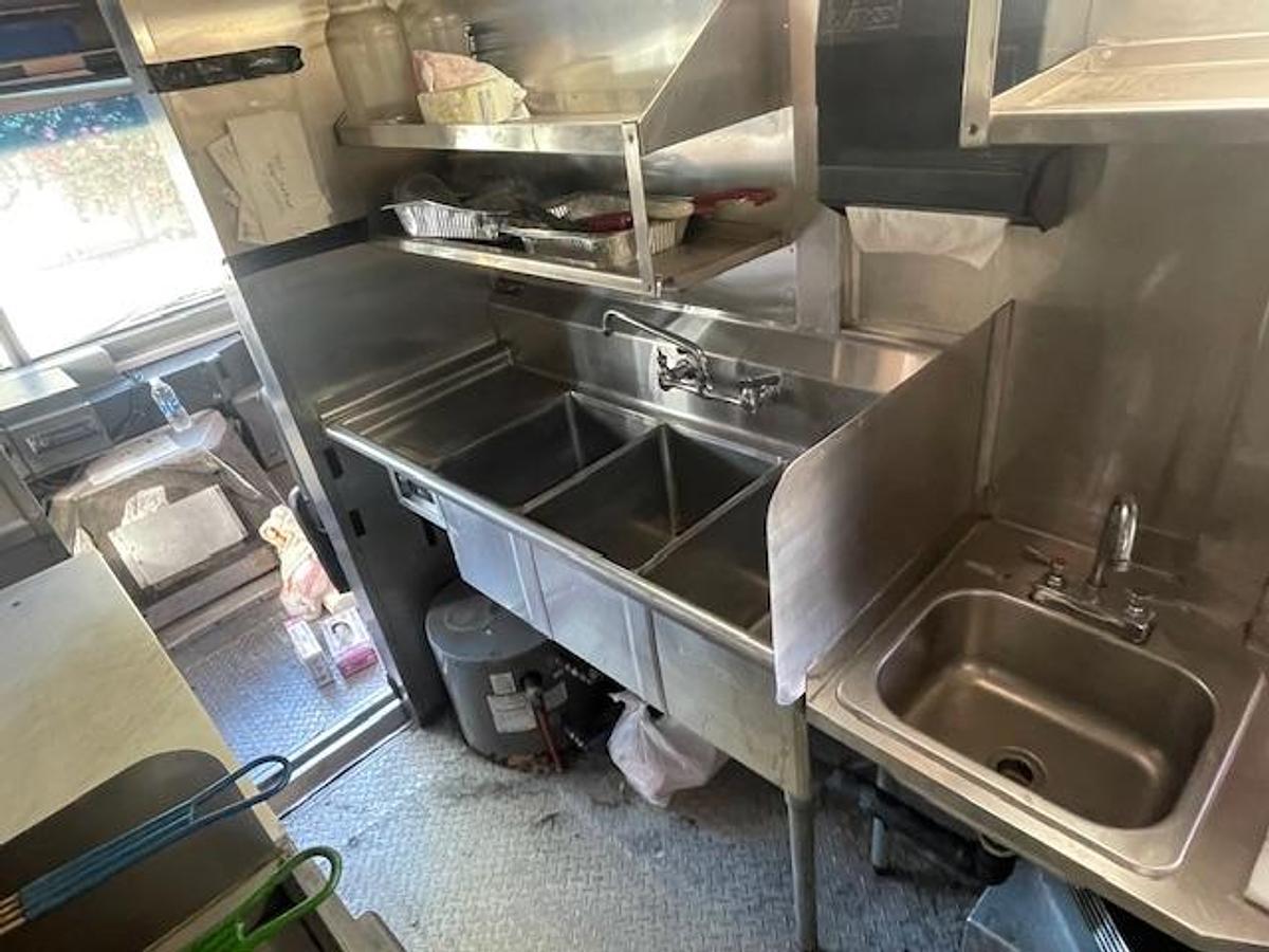 Used 2002 Ford 3CH Food Truck/ Commercial Van