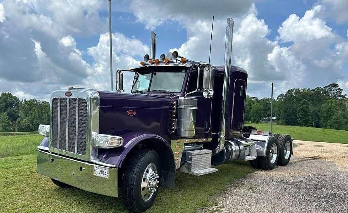 Used 2019 Peterbilt 389 Conventional Sleeper Cab