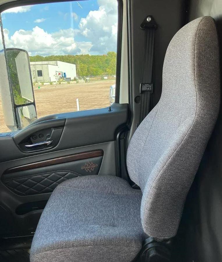 Used 2025 INTERNATIONAL LT Conventional Sleeper Semi