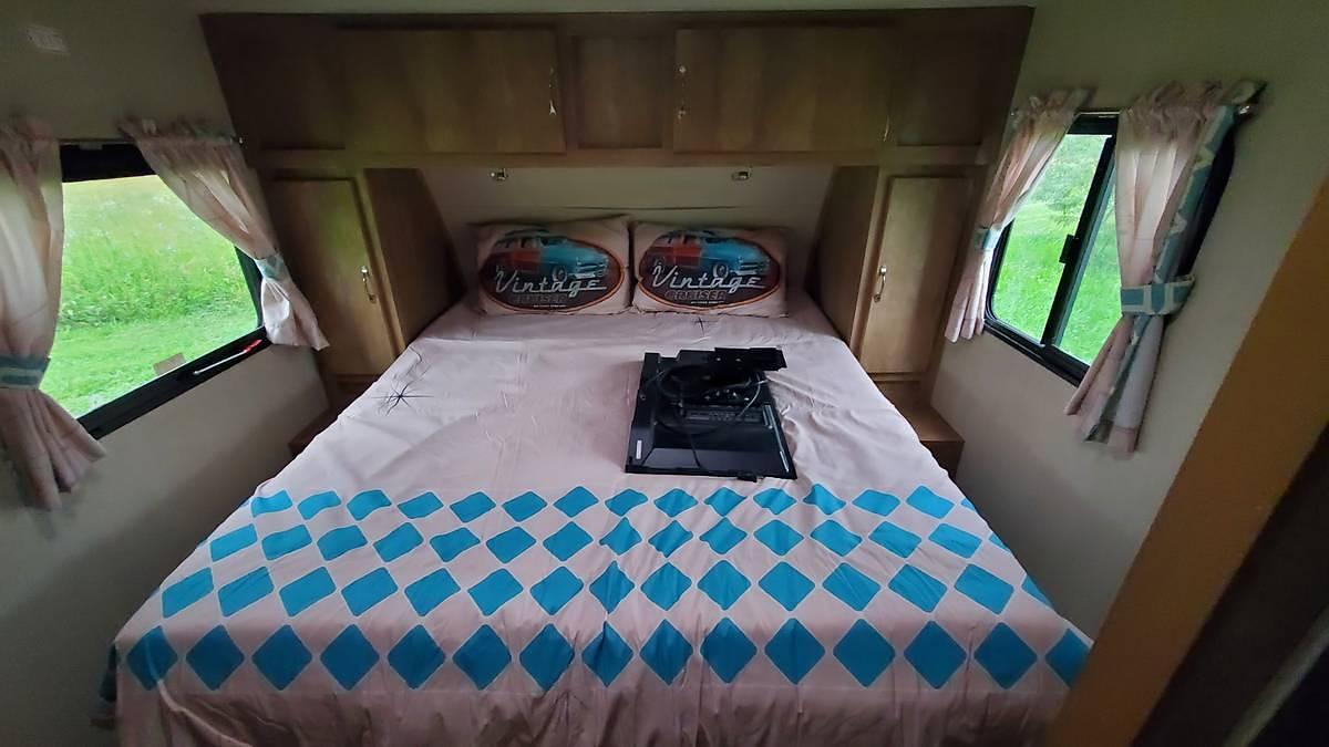 Used 2020 Gulf Stream Vintage Cruiser 19ERD Travel Trailer