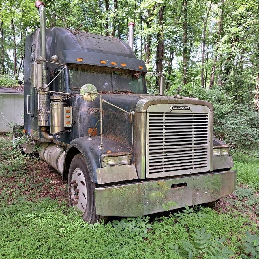 Used 1998 Freightliner FLD132 Classic XL Sleeper Semi Truck