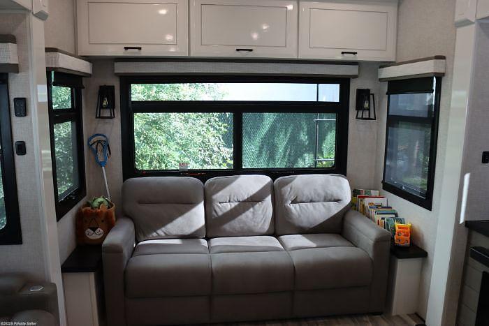 Used 2024 Jayco Pinnacle 37MDQS