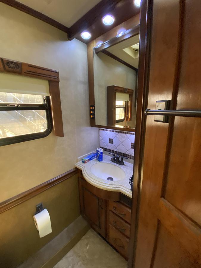Used 2011 Monaco Camelot 43PKQ Class A Motorhome