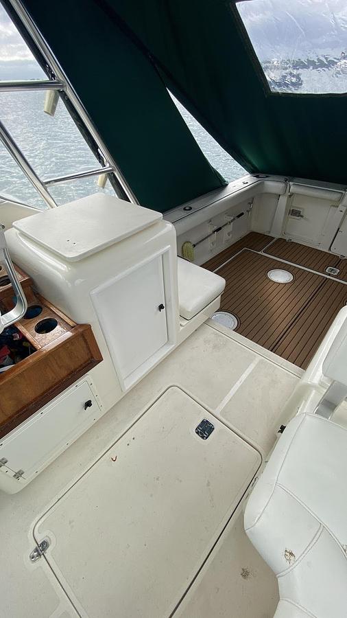 Used 2001 Pursuit 3000 Express