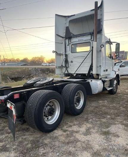 Used 2015 Volvo VNL64T300