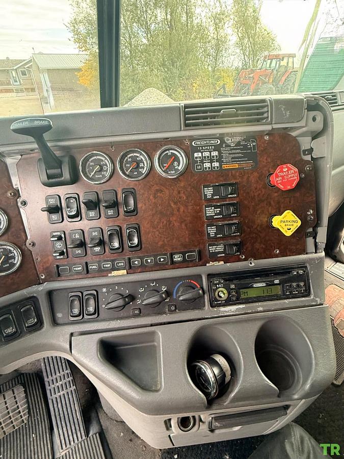 Used 2007 Freightliner Century St120