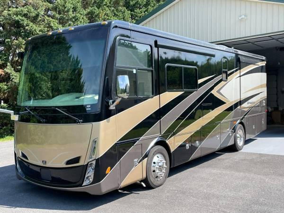 Used 2022 Tiffin Allegro Breeze 31BR