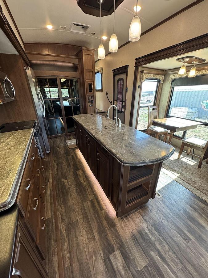 Used 2017 Jayco Pinnacle 36KPTS
