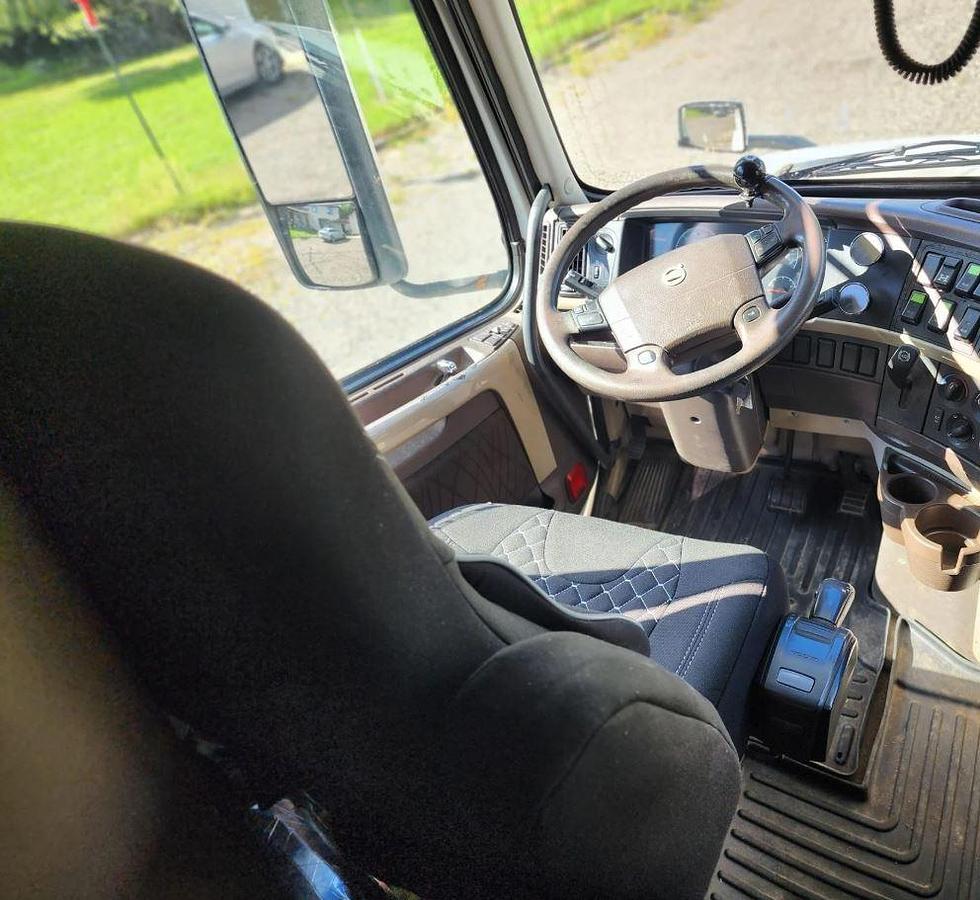 Used 2016 Volvo VNL64T860