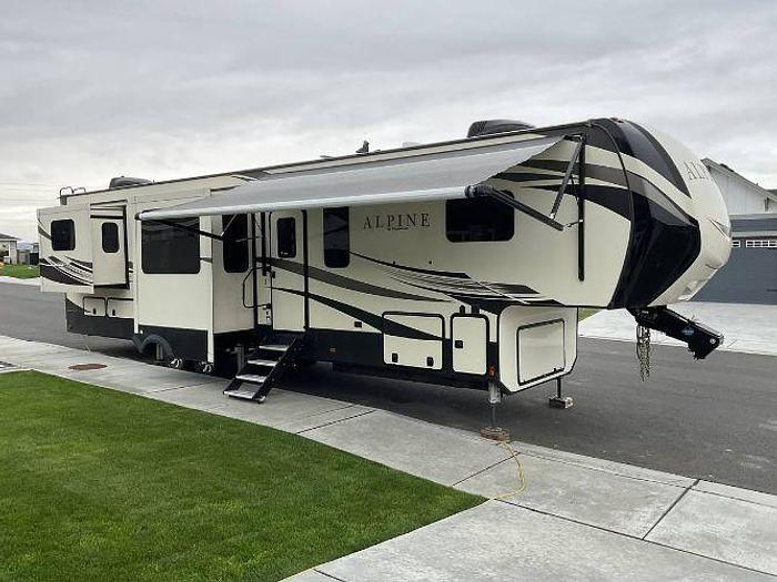 Used 2020 Keystone Alpine 3850RD