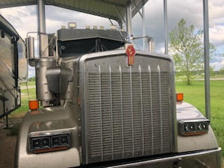 Used 2013 Kenworth Conventional Sleeper Semi