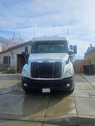Used 2013 Freightliner Cascadia 125