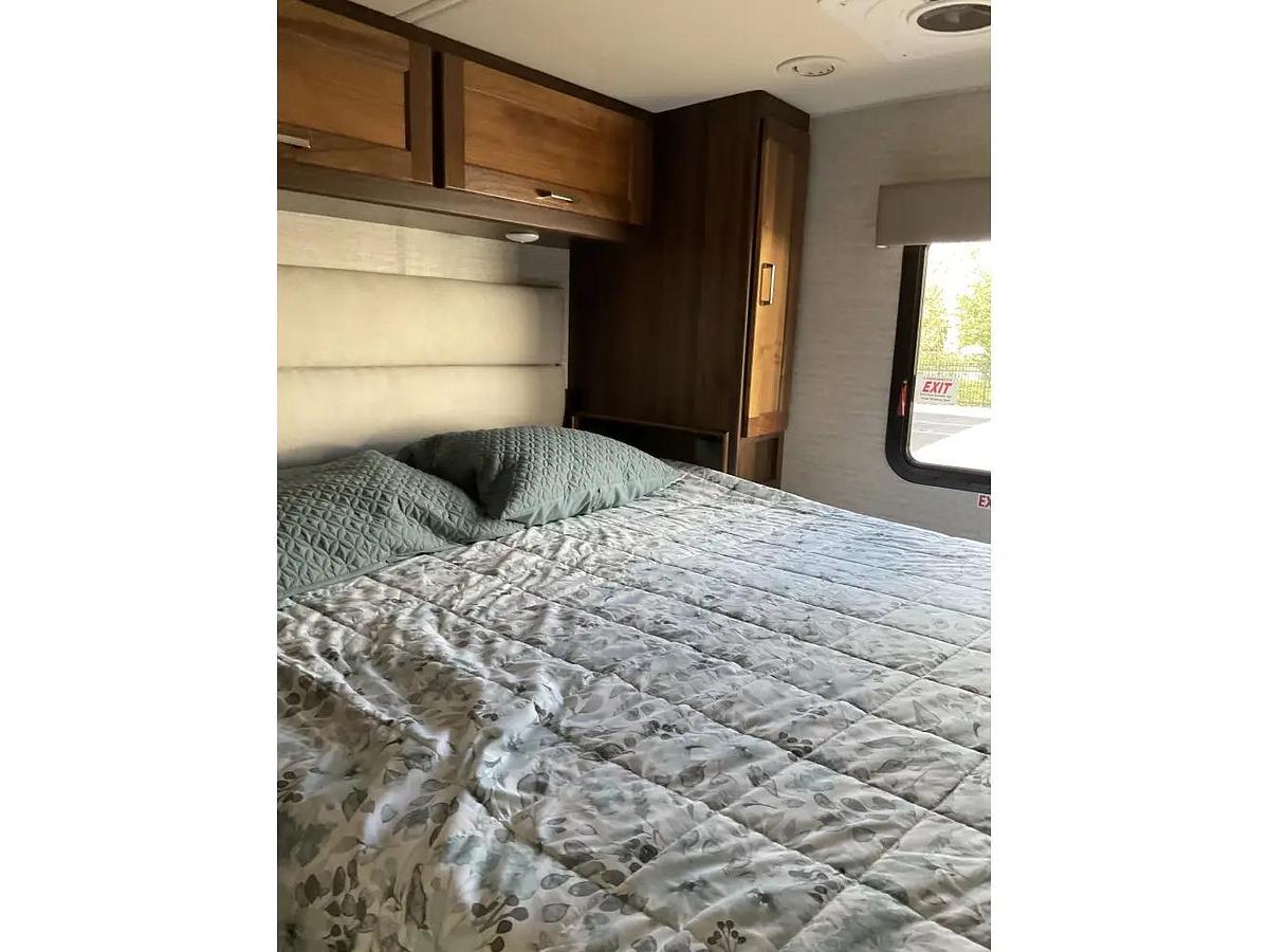 Used 2020 Winnebago Vista 29V