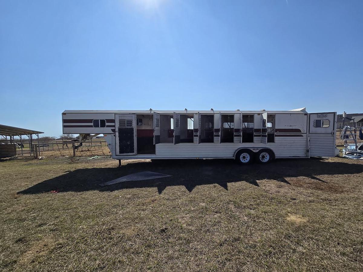 Used 1986 Lite Line 9 Horse Trailer