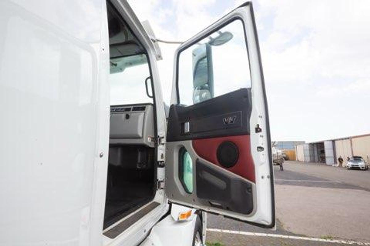 Used 2018 Western Star Sleeper Semi Truck
